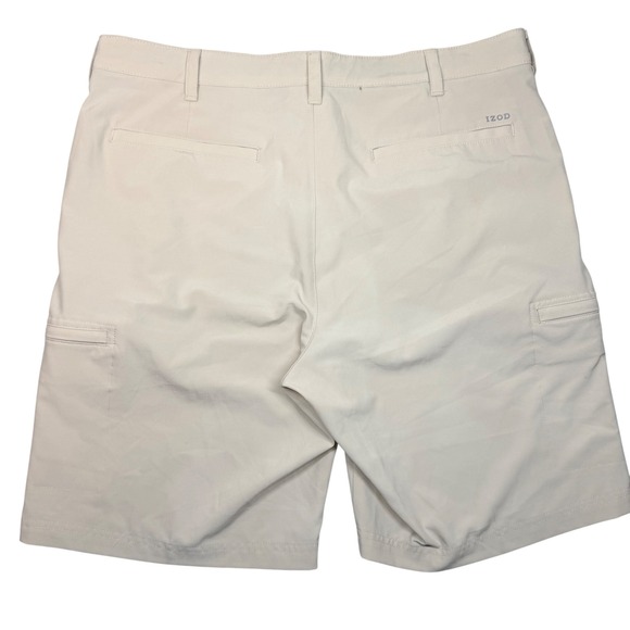 IZOD Golf Mens Size 36 Beige Shorts Cargo Pockets Active Flex Outdoor Athleisure - Picture 2 of 5